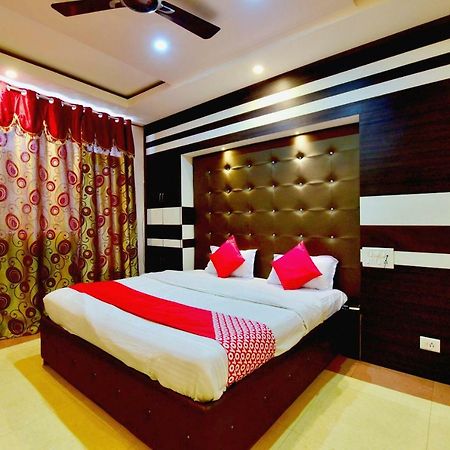 Oyo 26909 Hotel Paras Манді Екстер'єр фото
