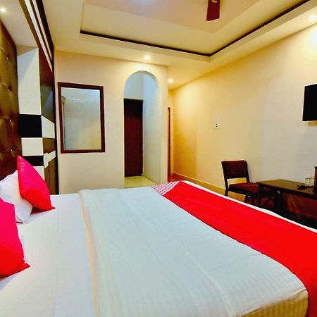 Oyo 26909 Hotel Paras Манді Екстер'єр фото